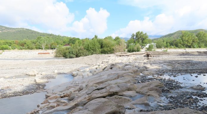 Le chantier d’effacement du seuil de la canalisation des eaux usées sur la Bléone a démarré le 08 septembre !